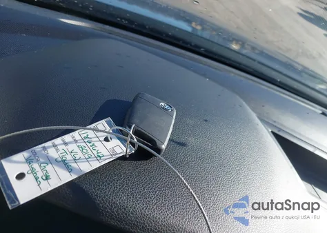 2019 Volkswagen Tiguan 2.0T Se/2.0T Sel/2.0T Sel R-Line/2.0T Sel R-Line Black z USA, uszkodzony, nr VIN 3VV2B7AX4KM023189